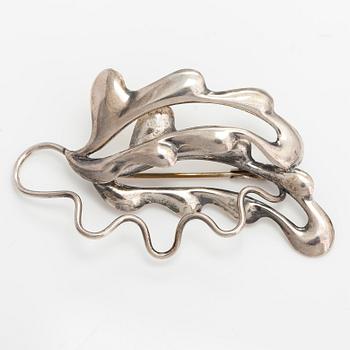 Elis Kauppi, A silver brooch. Kupittaan kulta, Turku.