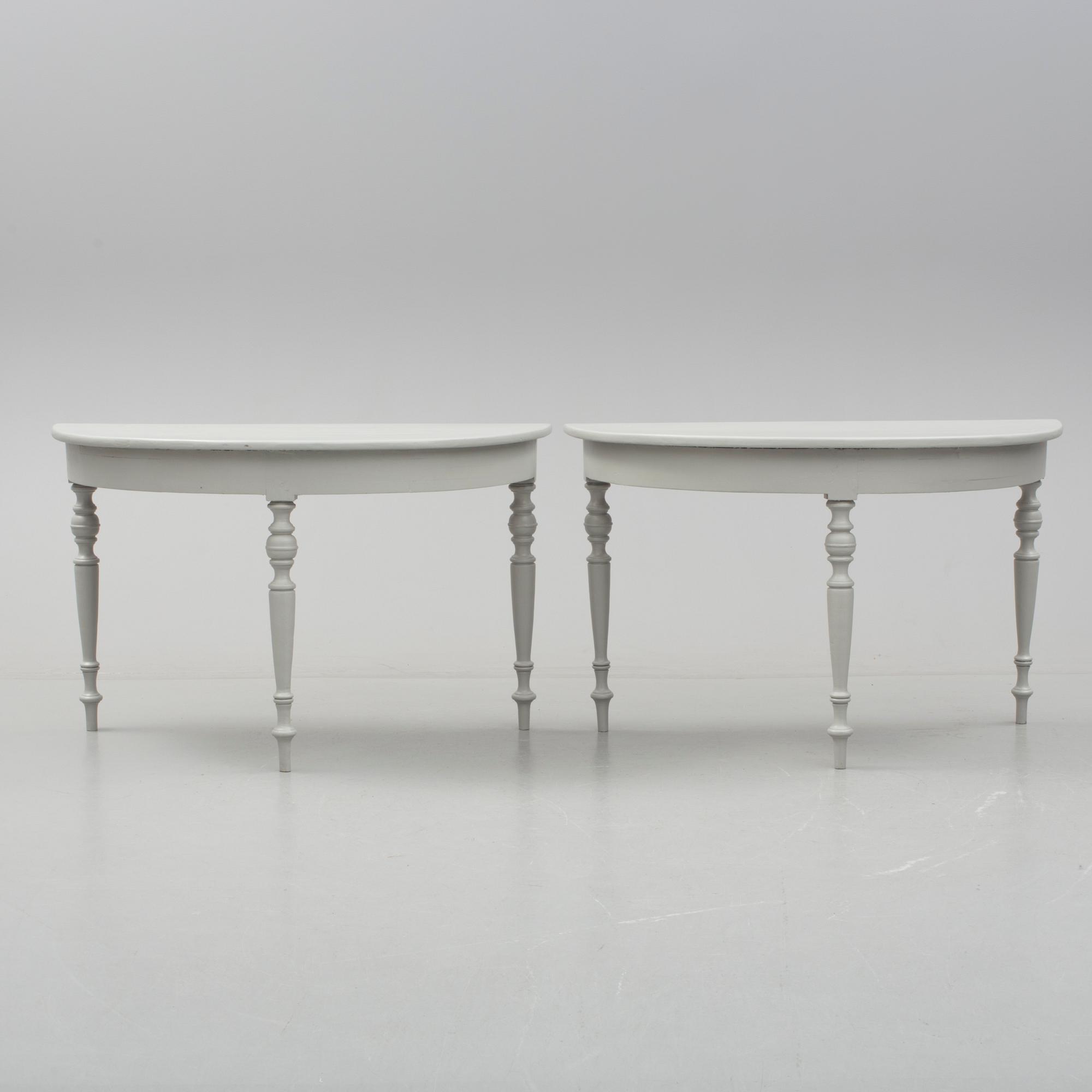 MÅNBORD, tudelat, nyrenässans, 1800-talets andra hälft.