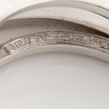 Rey Urban, ring 18K vitguld med en rund briljantslipad diamant ca 1,13 ct, Stockholm 1966.