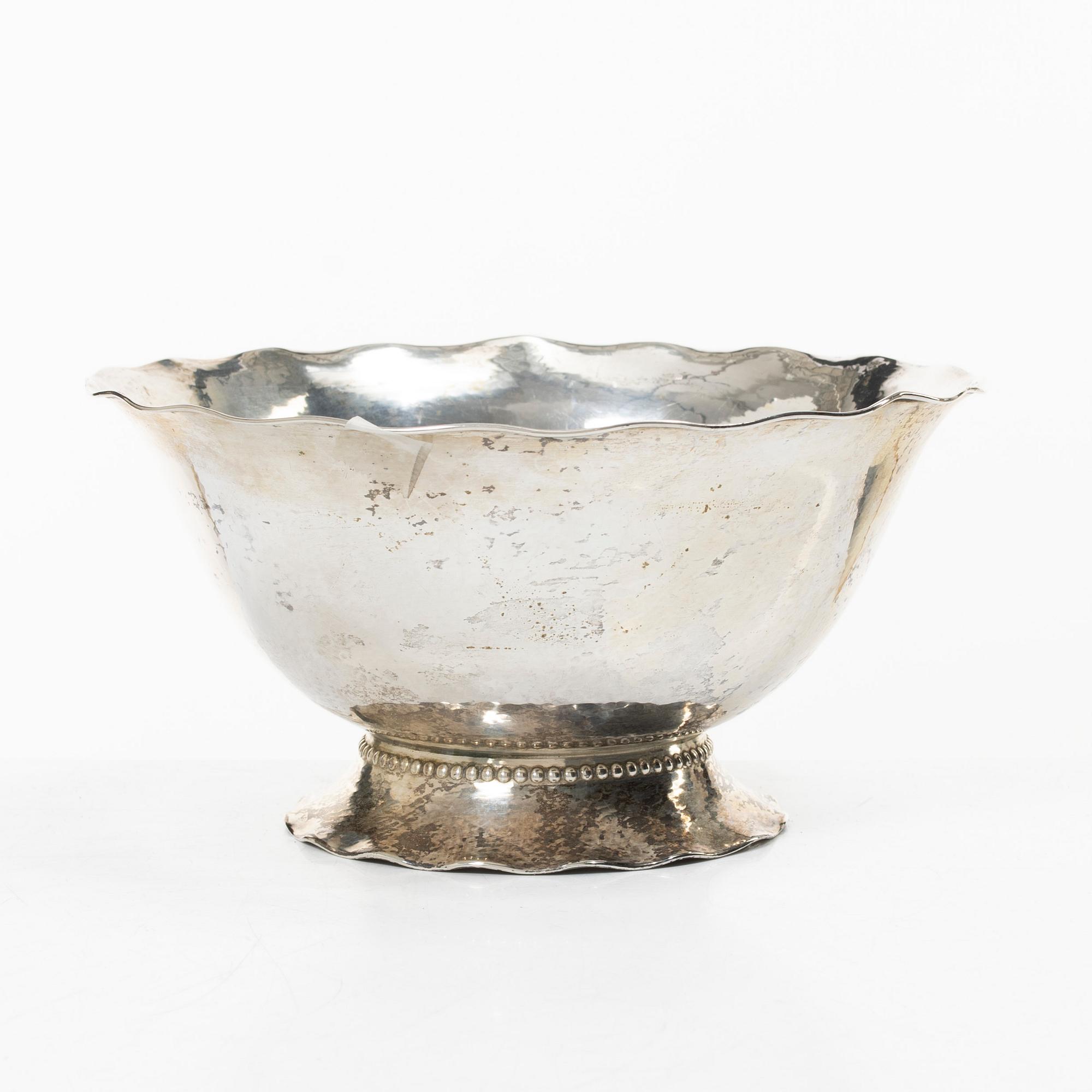 C.G. Hallberg, Skål, silver, Stockholm 1944.