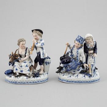 A pair of German porcelain figurines, circa 1900.