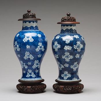 A pair of blue and white vases, Qing dynasty, Kangxi (1662-1722).