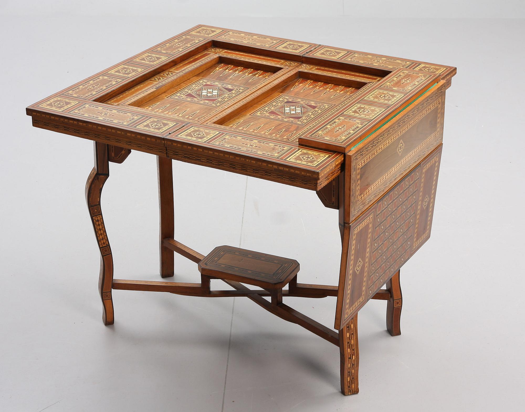 SPELBORD, orientaliskt, 1800-talets slut.