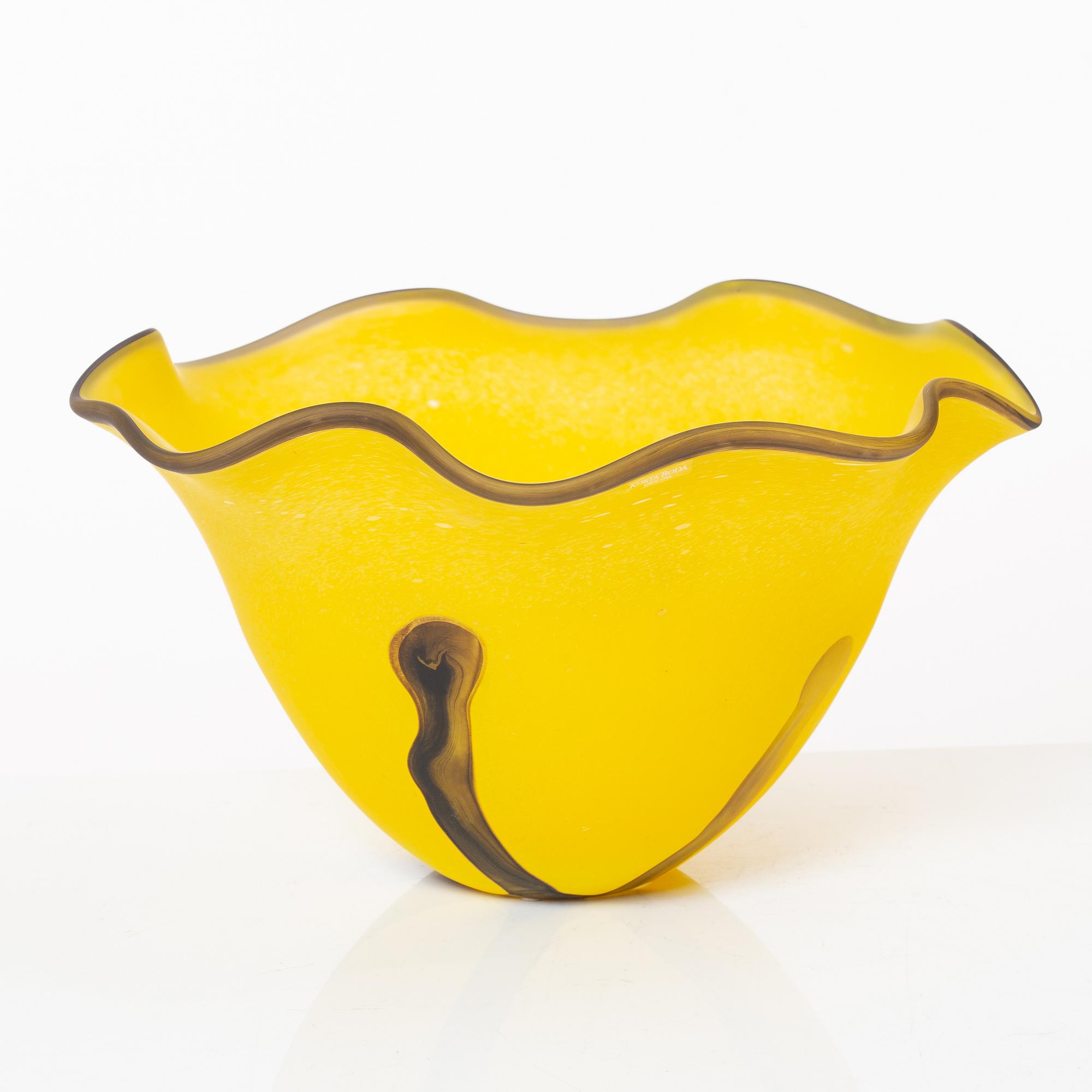 Ulrica Hydman-Vallien, a glass bowl, Kosta Boda.