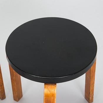 Alvar Aalto, jakkarapari, malli 60, O.Y. Huonekalu-ja Rakennustyötehdas A.B, Finmar, Suomi, 1934–39.