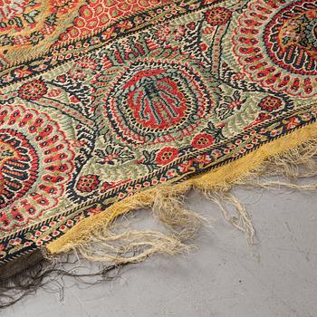 A shawl with paisley patterns, wool, ca 296 x 140,5 cm, 19th century.