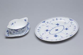 SERVIS, ca 65 delar. Musselmalet. Royal Copenhagen, Danmark.