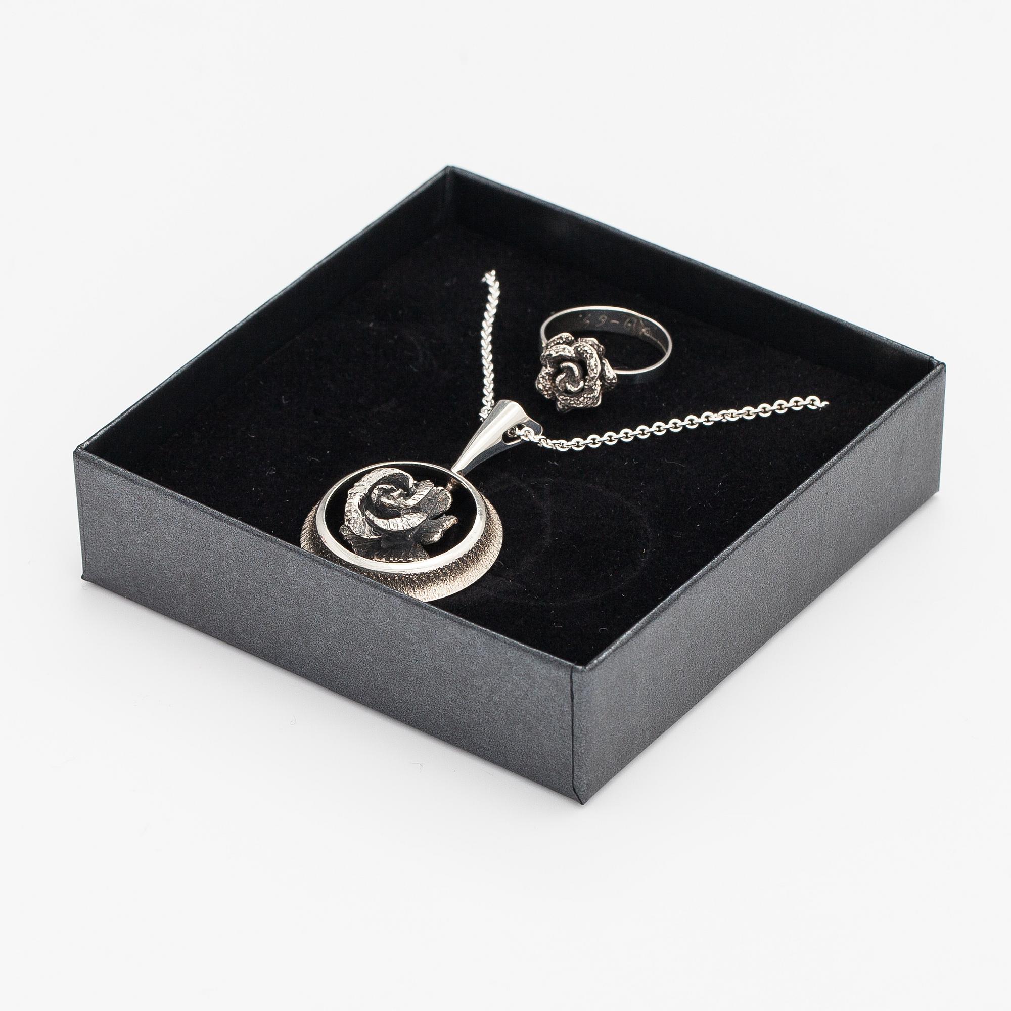 A silver ring and necklace. Martti Viikinniemi, Heinola 1972.