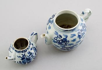 TEKANNA SAMT VINKANNA, porslin, Kina, 1700-tal.