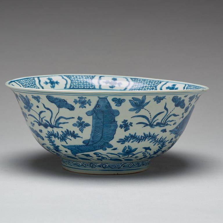 A large blue and white bowl, Ming dynasty (1368-1644).