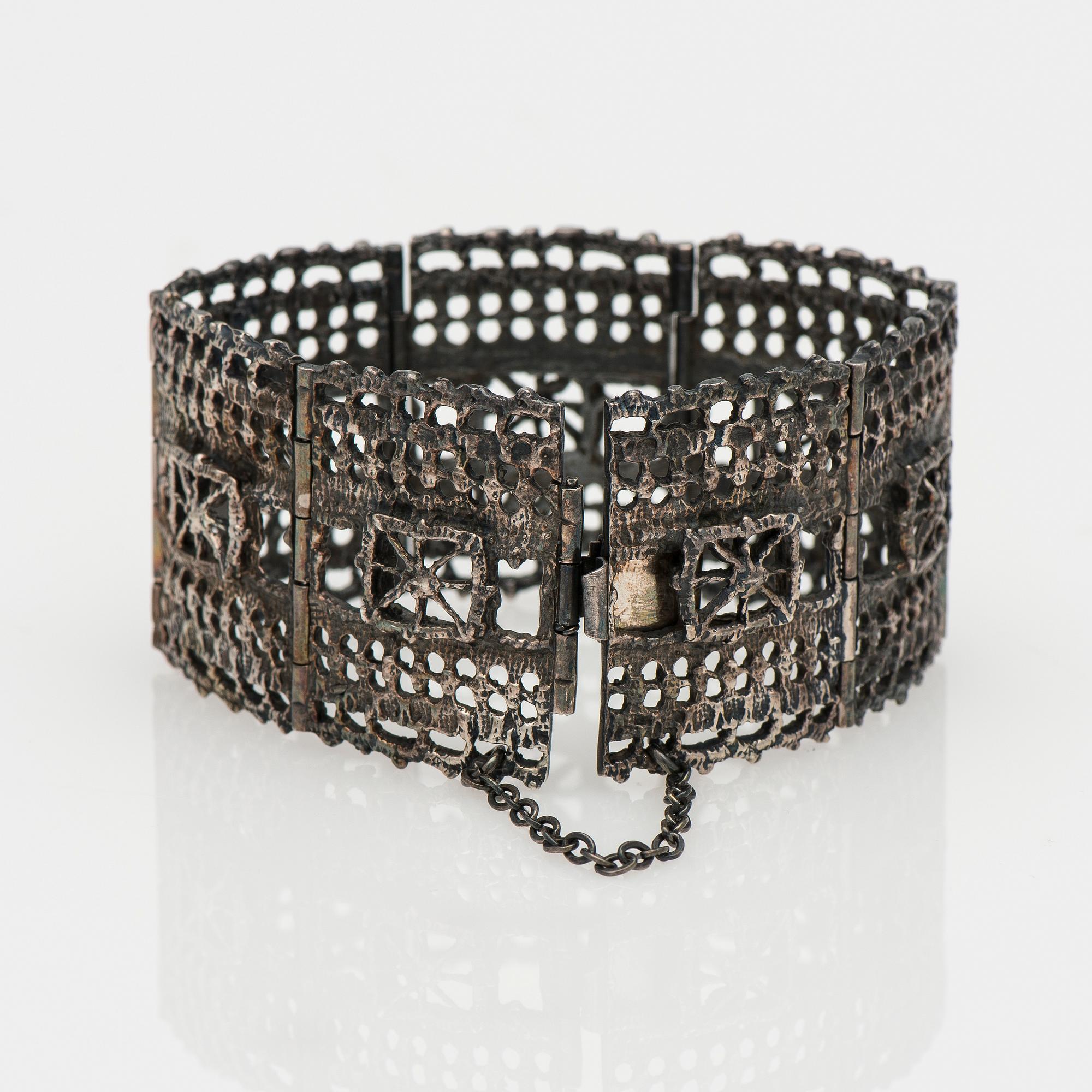 ARMBAND, silver. P. Sarpaneva, Åbo 1973.