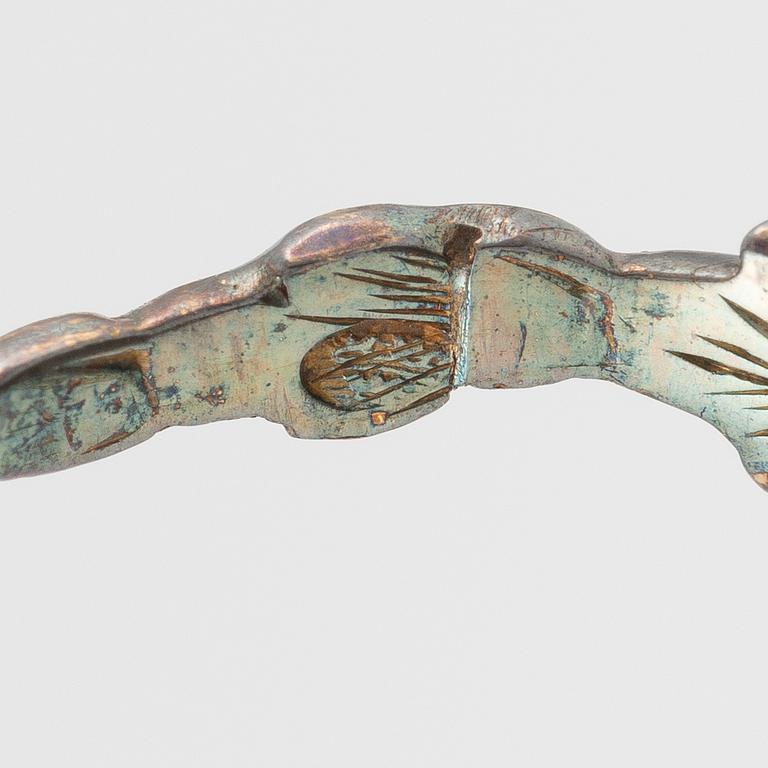 Ring, silver med koboltblå emalj och rosenslipade diamanter, med blommotiv.