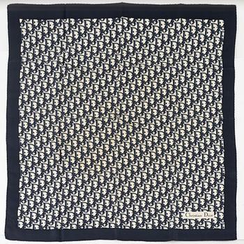 Christian Dior, clutch och scarf.