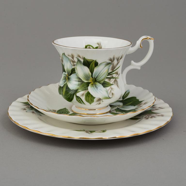 KAFFESERVIS, 29 delar, benporslin, "Trillium", Royal Albert, England, 1900-talets mitt.