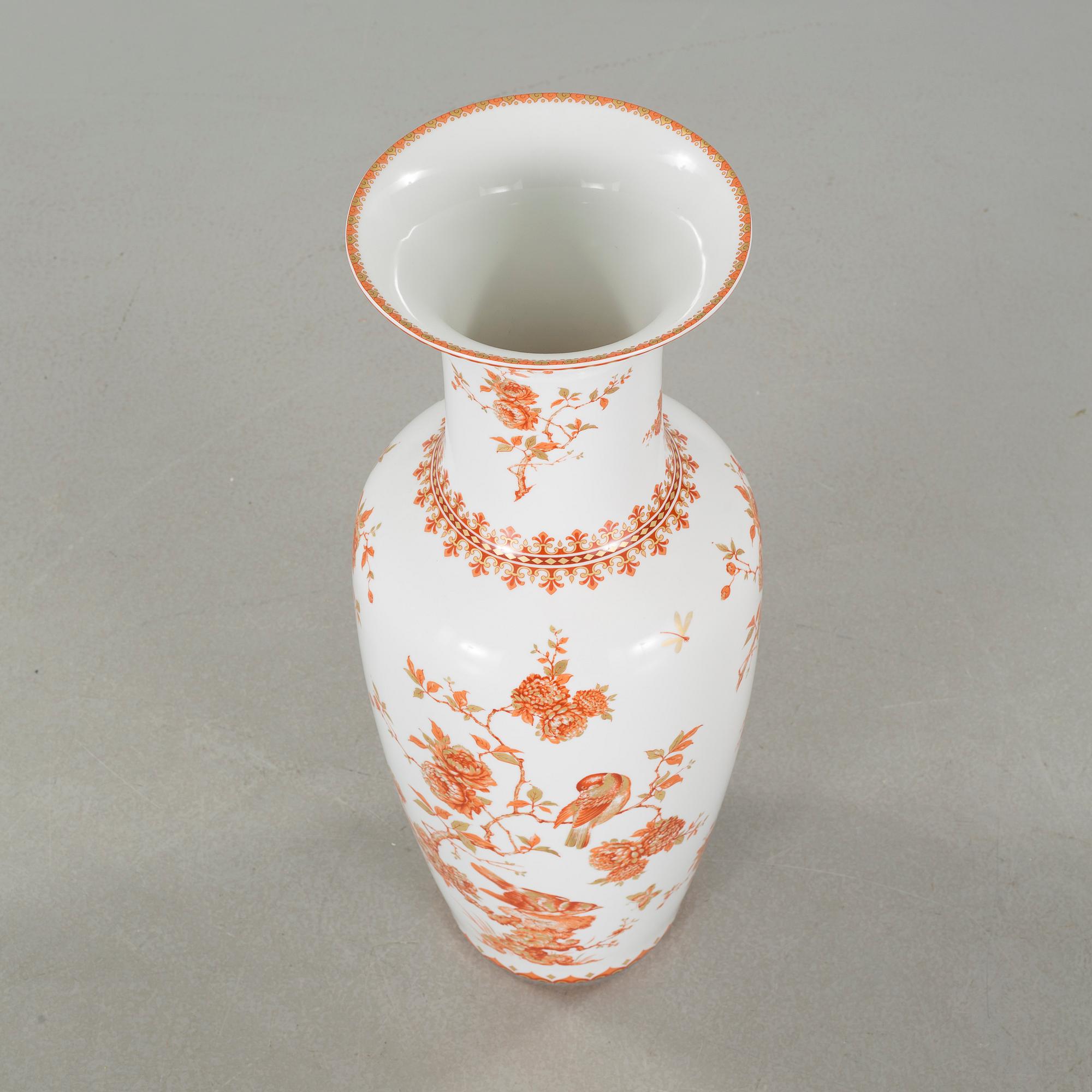 A porcelain floor vase from Kaiser in Germany, second half of the 20th century.
