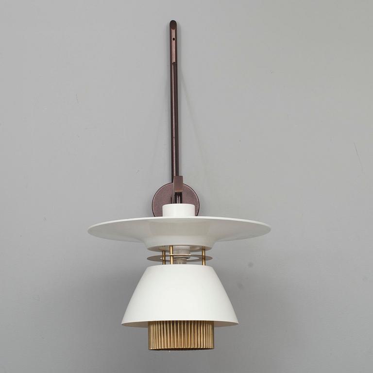 VÄGGLAMPA, skärmen av Lisa Johansson-Pape. Skärmens höjd 33 cm.