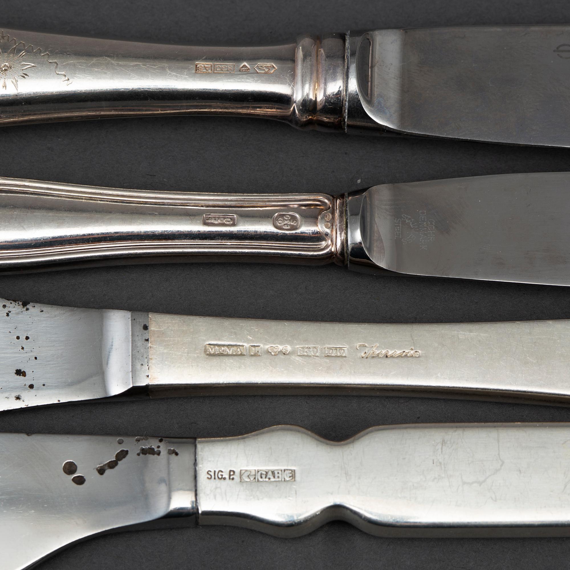 Knivar, 32 st, silver, bl a Tornedal, Svensk Rund, Birgitta, Disa, Saxisk, Olga, Sjösala, Tradition, Gammal Dansk.