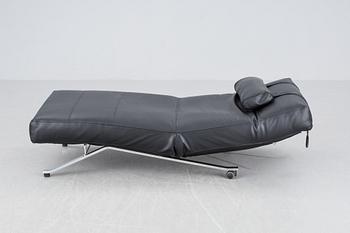 LIGGFÅTÖLJ, svart skinn, modell "Control", Eilersen. 2000-tal.