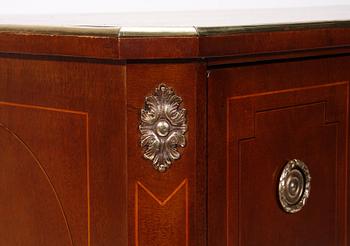 BYRÅ, gustaviansk stil, 1800-tal.