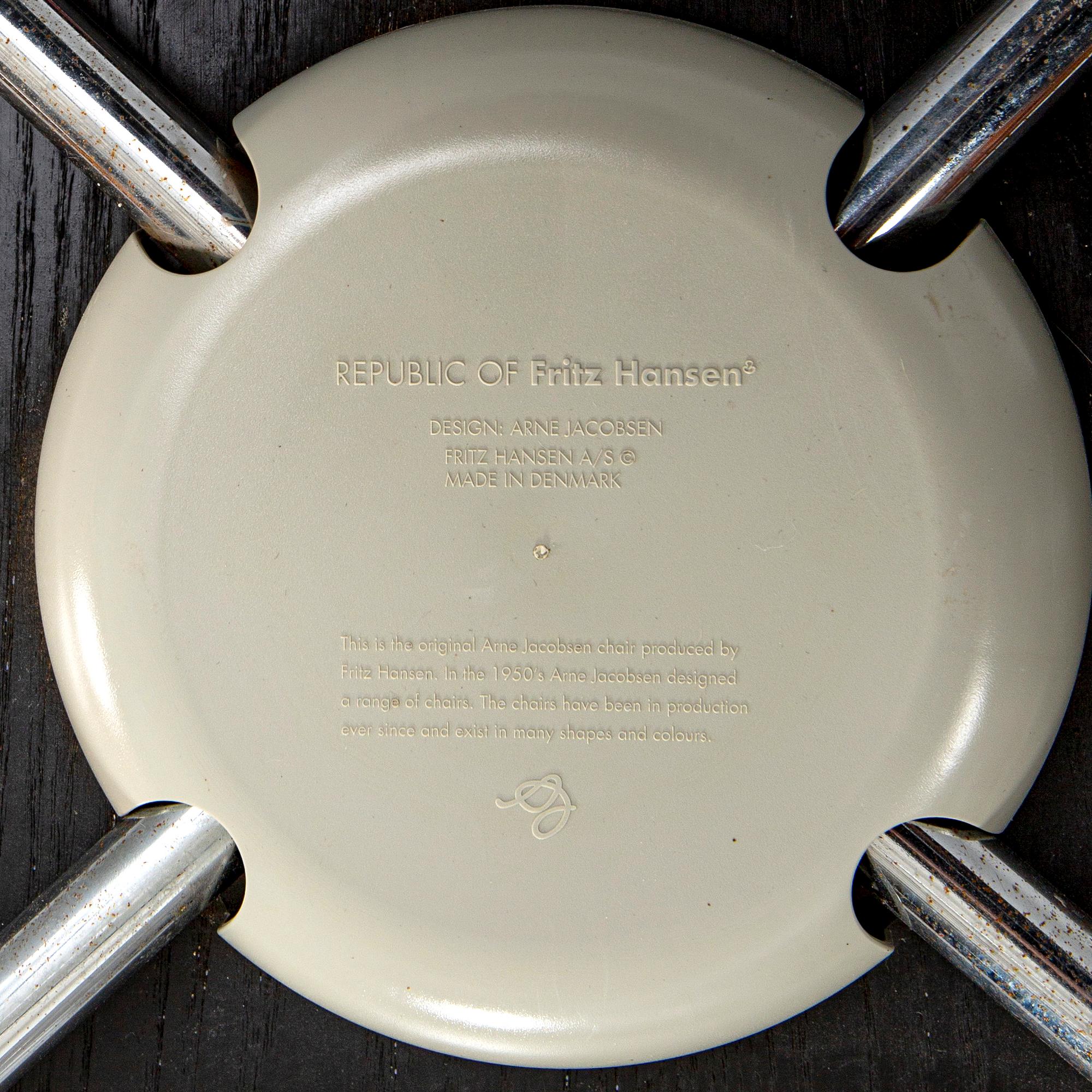 Arne Jacobsen, barstolar, ett par, "Sjuan", Fritz Hansen, 2000-tal.