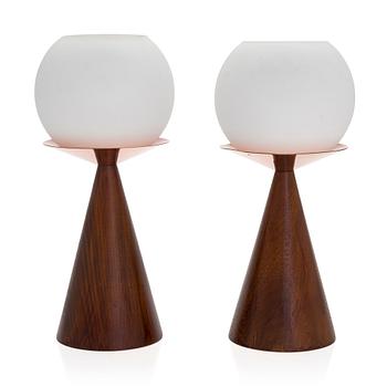 Maria Lindeman, a pair of mid-20th century 'K11-40' table lamps for Idman.