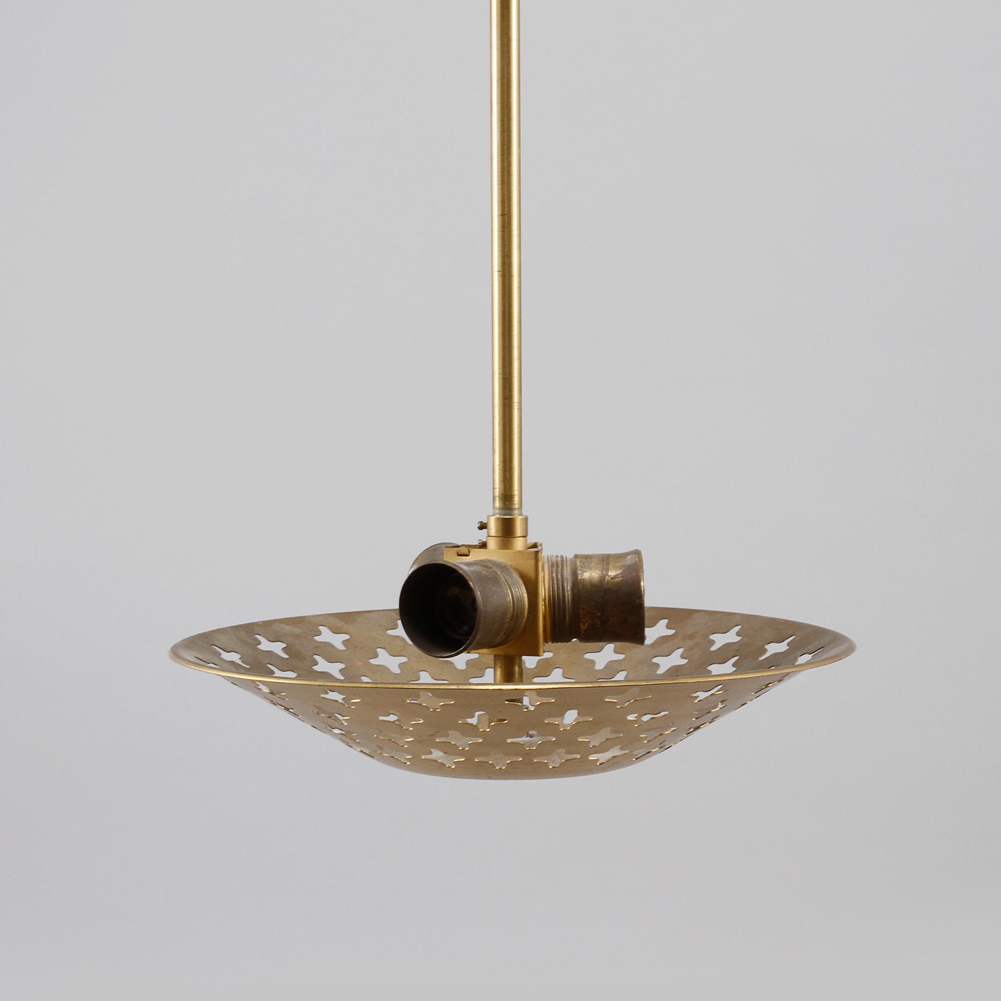 TAKLAMPA, 1900-talets första hälft, höjd ca 40 cm.