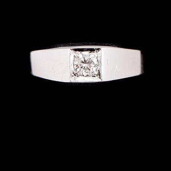 RING, 18 k vitguld, solitär briljantslipad diamant 0.24 ct. Vikt 3,6 g.