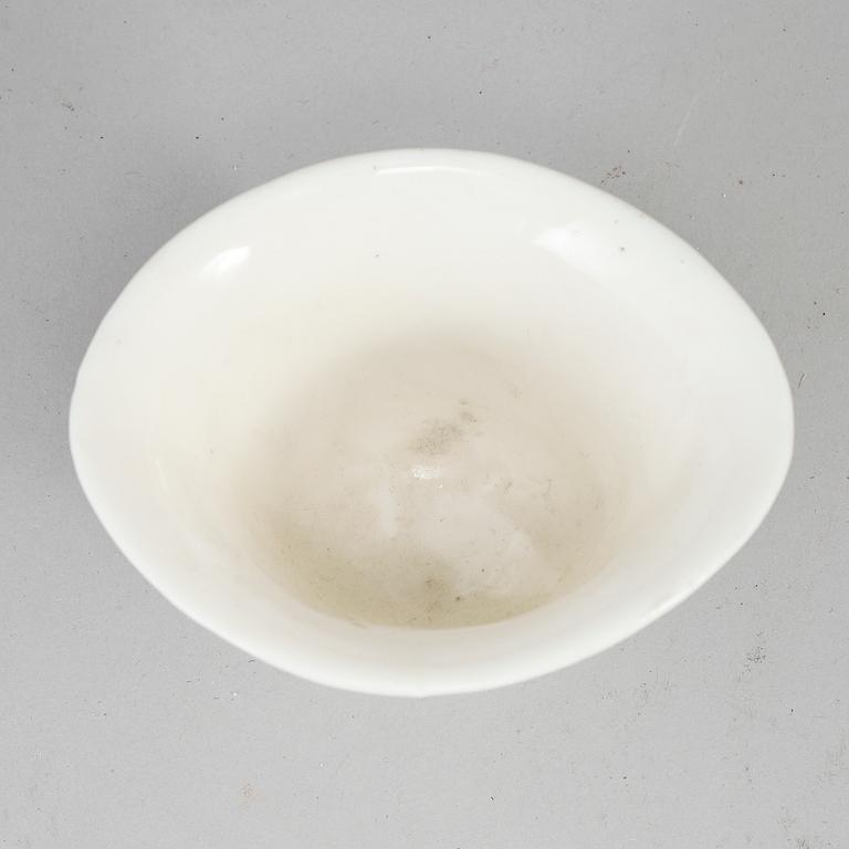 VINOFFERBÄGARE, blanc de chine, Qing dynastin, Kangxi (1662-1722).