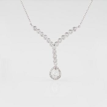 COLLIER, 18K vitguld med dropp- och briljantslipade diamanter ca 0.40 ct. Vikt 3,1 gram.