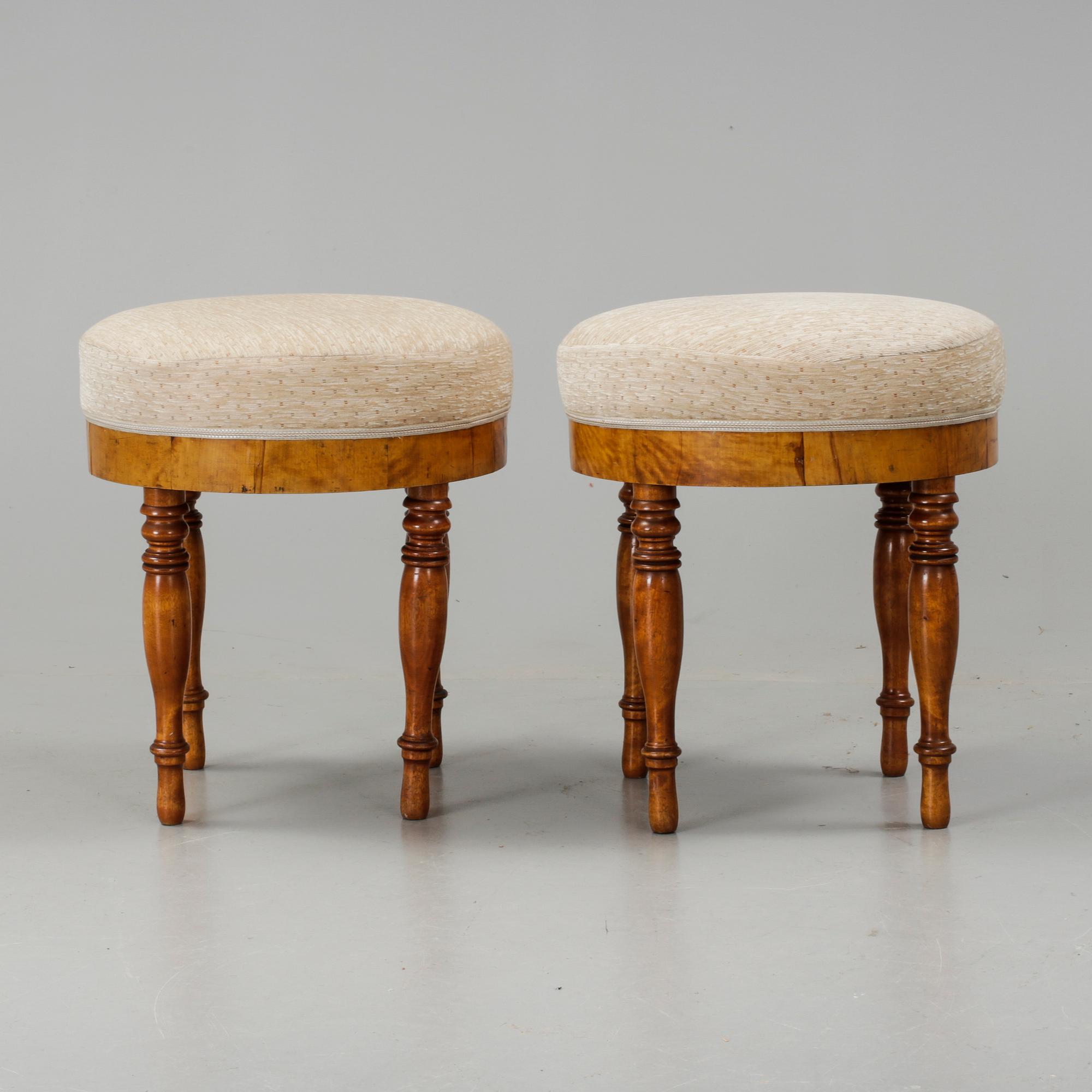 TABURETTER, ett par, senempire, 1800-tal.