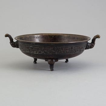 A Chinese 20th century bronze incense burner.