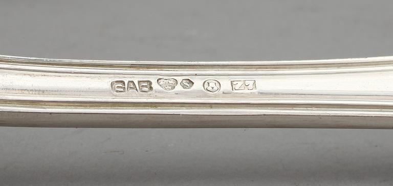 BESTICKSERVISDELAR, silver, Guldsmedsaktibolaget, Stockholm, 1900-talets första hälft. Totalvikt: ca 4700 gram.
