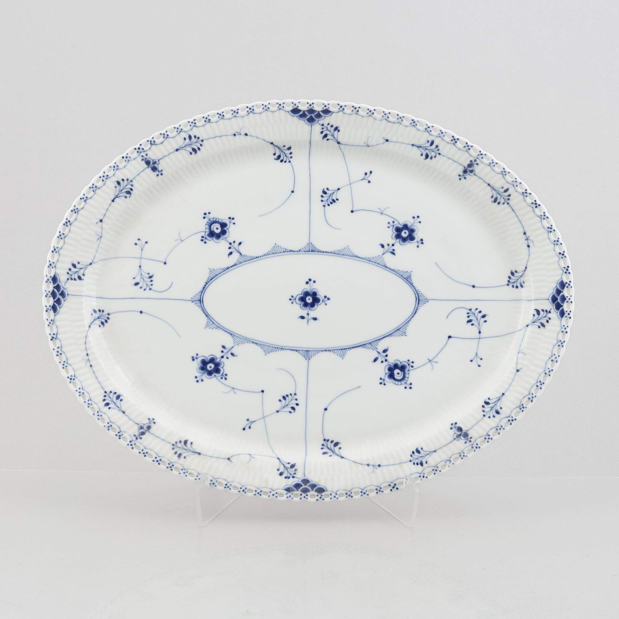 Serveringsfat, porslin, "Musselmalet helblond", Royal Copenhagen, modell 1151, 1898-1923.