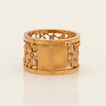 Ole Lynggaard, ring, 18K gold with brilliant-cut diamonds.