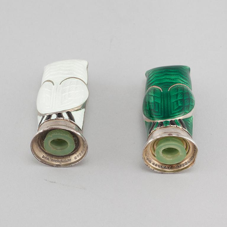 A salt and a pepper shaker, silver and enamel, from David Andersen in Norway, 20th century.
