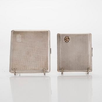 Cigarettetuier, 2 st, sterling silver, Birmingham, England 1932 och 1946.