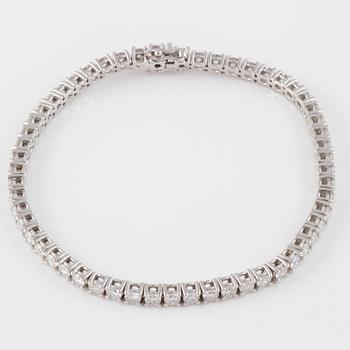 ARMBAND, 18K vitguld med briljantslipade diamanter ca 5.13 ct. Vikt 12,3 gram.