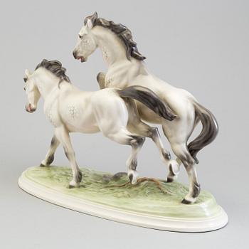 A PORCELAINE SCULPTURE BY RUDOLF CHOCHOLKA, AUSTRIA, 20TH CENTURY.