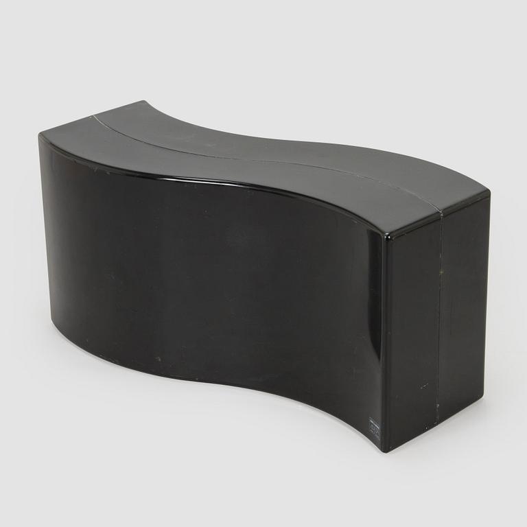 Eero Aarnio, Bord "Copacabana" för Adelta. Formgiven 1991.