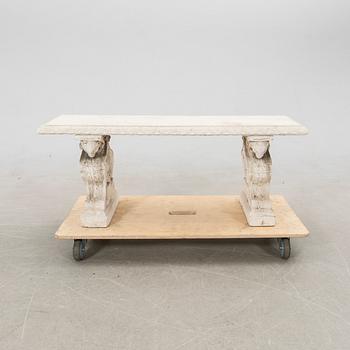 Trädgårdsbänk, betong, 1900-tal.