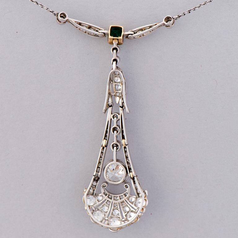 A PENDANT, old and 8/8 cut diamonds, emerald, platinum. Art Deco, c. 1920s.