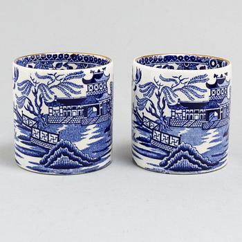 MULBERRY, a Mulberry Picnicbasket with tableware.