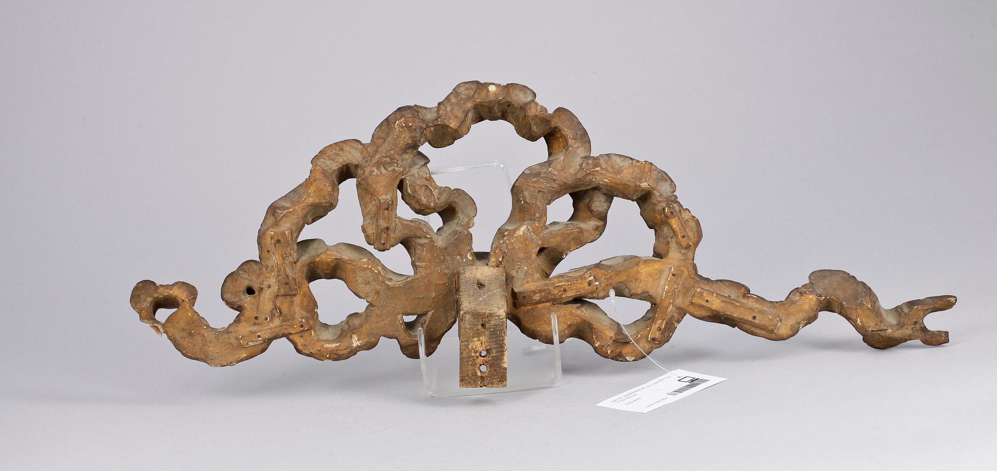 KRÖNDEKOR, trä, Louis XVI-typ, 1700/1800-tal.