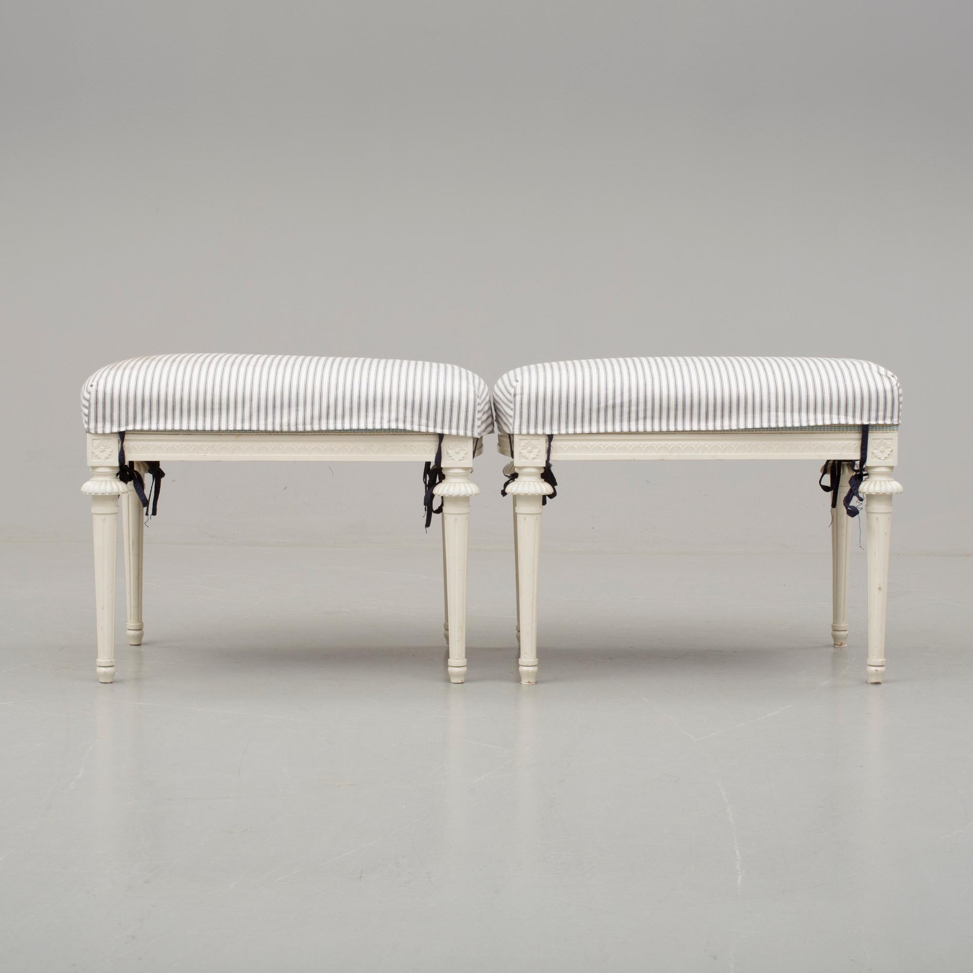 TABURETTER, ett par, gustaviansk stil, 1900-talets mitt.