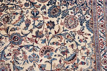 A Tabriz carpet, a. 373 x 286 cm.