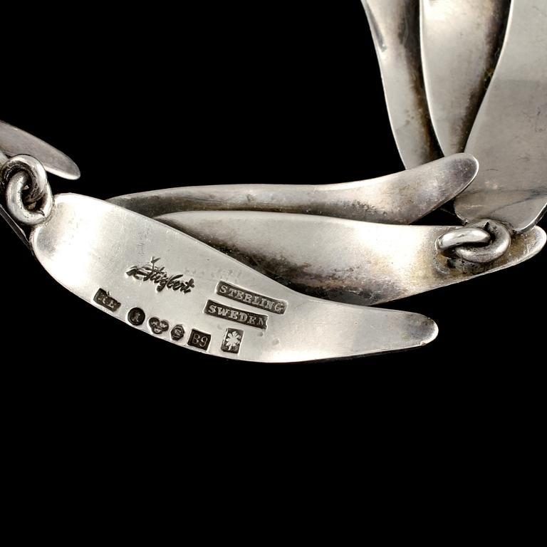 ARMLÄNK, sterlingsilver, Stigbert för Heribert Engelbert, Stockholm, 1952. Vikt 24,5 g.