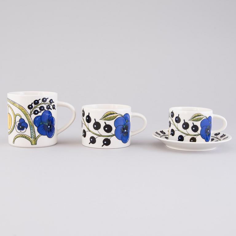BIRGER KAIPIAINEN, a 69-pcs 'Paratiisi' tableware set for Arabia, latter half of the 20th Century.