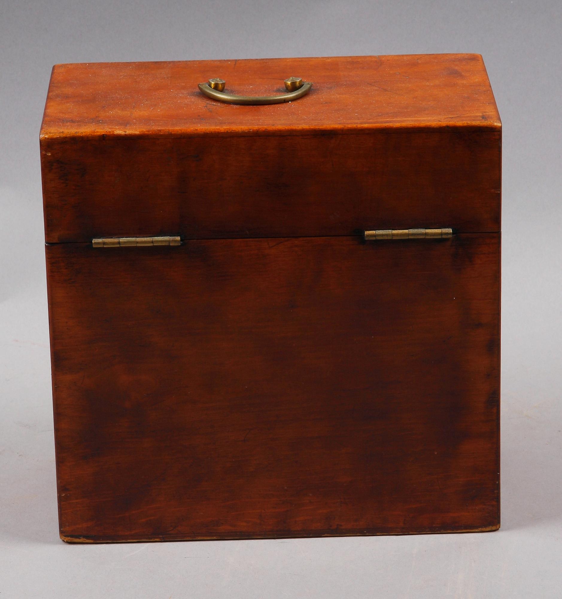 FLASKSCHATULL, 1800-tal.