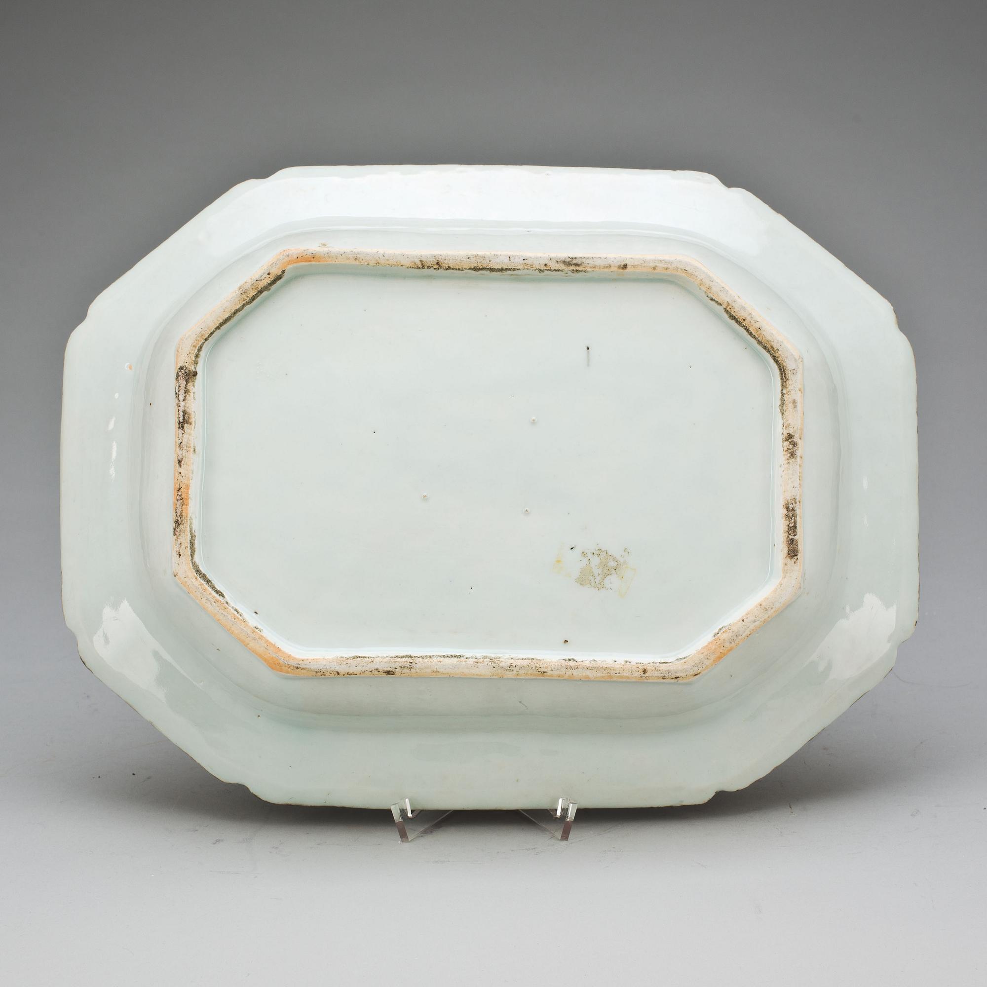 TERRINFAT, porslin, Kina, Qianlong (1736-95).