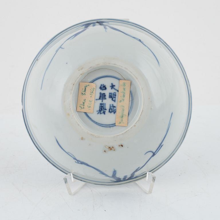 A blue and white bowl, Ming dynasty, 17th century.